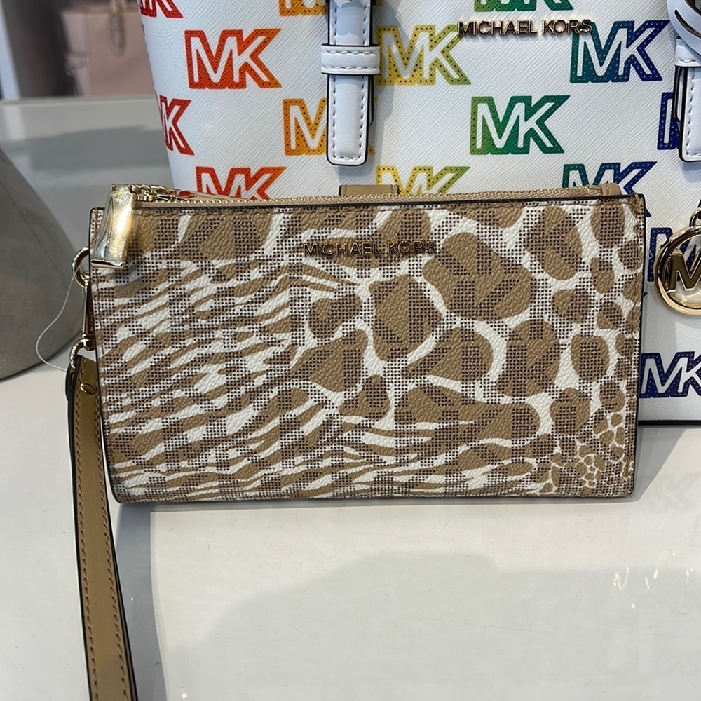 MICHAEL KORS LARGE DOUBLE ZIP WRISTLET WALLET PHONE CASE CLUTCH 
Camel Multi